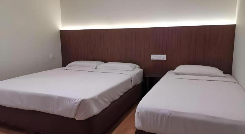 Hotel Holiday Кота-Кинабалу Экстерьер фото