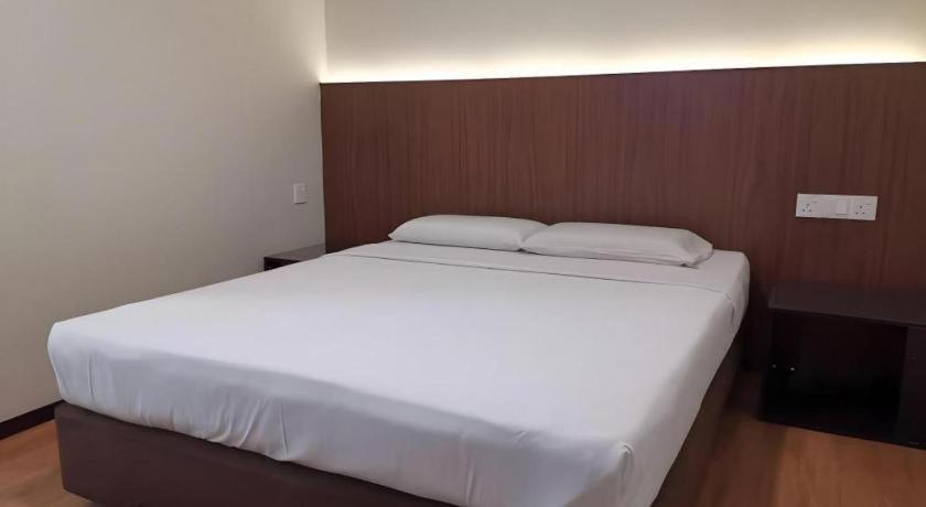 Hotel Holiday Кота-Кинабалу Экстерьер фото